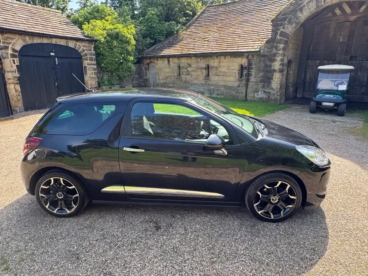Used DS Automobiles DS3 Elegance 2016 Black Hatchback