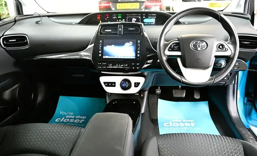 Used Toyota Prius Business Edition 122 HP (89 kW) 2018 Blue Hatchback