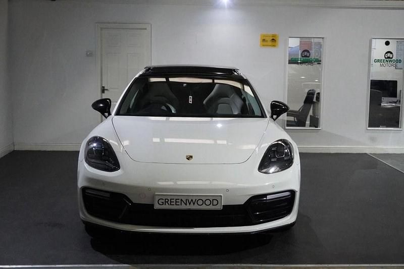 Used Porsche Panamera 330 HP (242 kW) 2017 White Hatchback