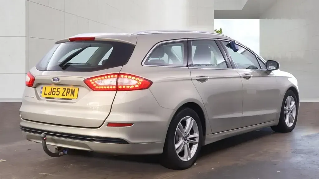 Used Ford Mondeo Titanium 180 HP (132 kW) 2015 Silver Estate