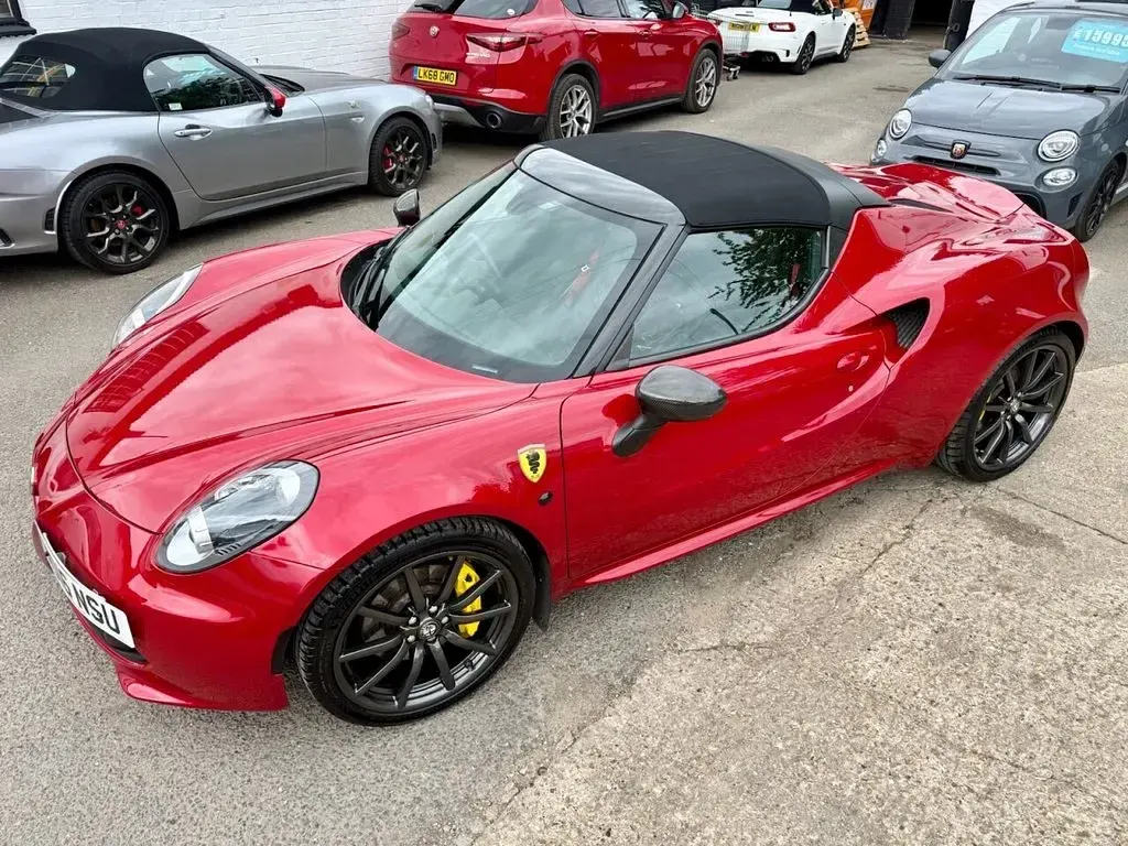 Used Alfa Romeo 4C 280 HP (205 kW) 2016 Red Cabriolet