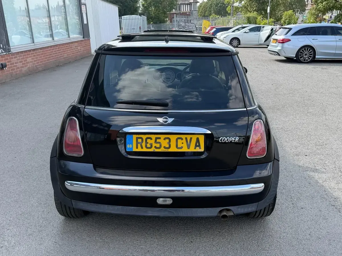Used Mini Cooper Hatch 115 HP (84 kW) 2003 Black Hatchback