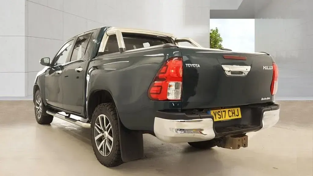 Used Toyota HiLux 150 HP (110 kW) 2017 Green Pickup