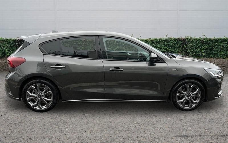 Used Ford Focus ST-Line 125 HP (91 kW) 2023 Grey Hatchback