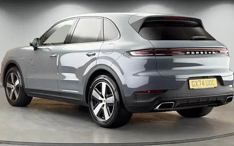 Begagnad Porsche Cayenne 470 HK (345 kW) 2024 Grå SUV