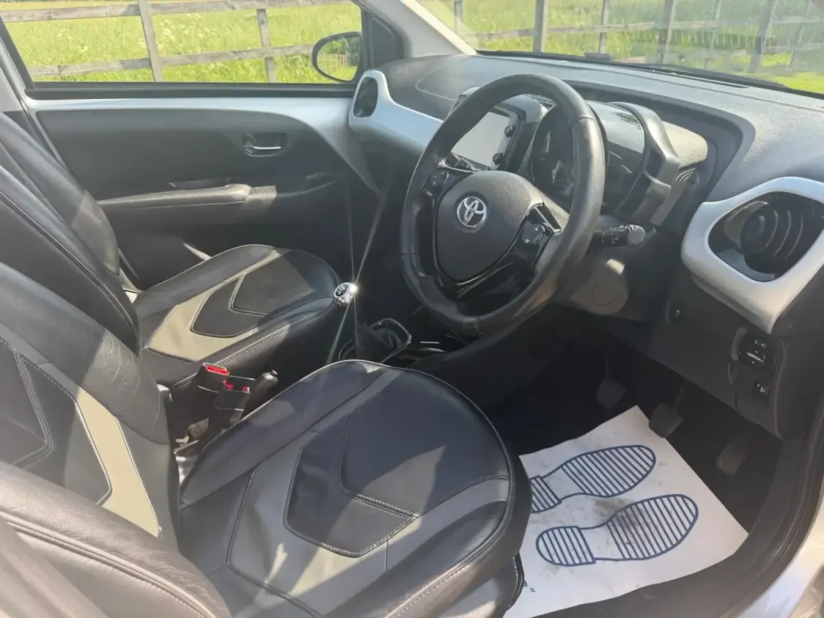 Second-hand Toyota Aygo X-clusiv 2018 Argintiu Hatchback
