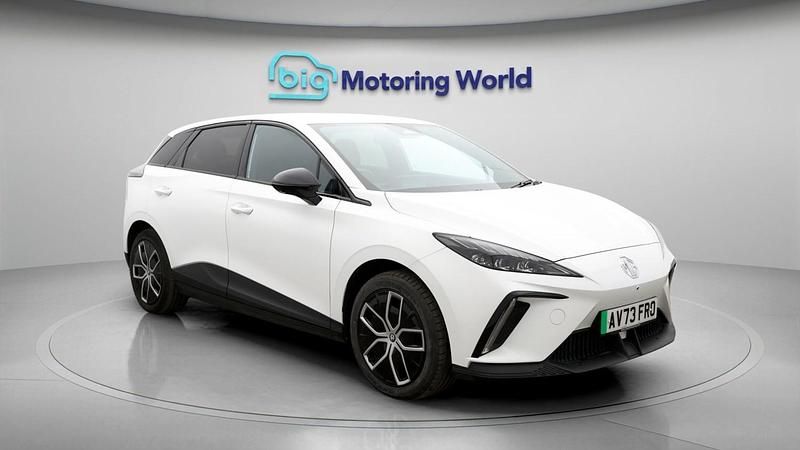 Used MG MG4 EV Trophy 147 kW (201 HP) 2023 White Hatchback