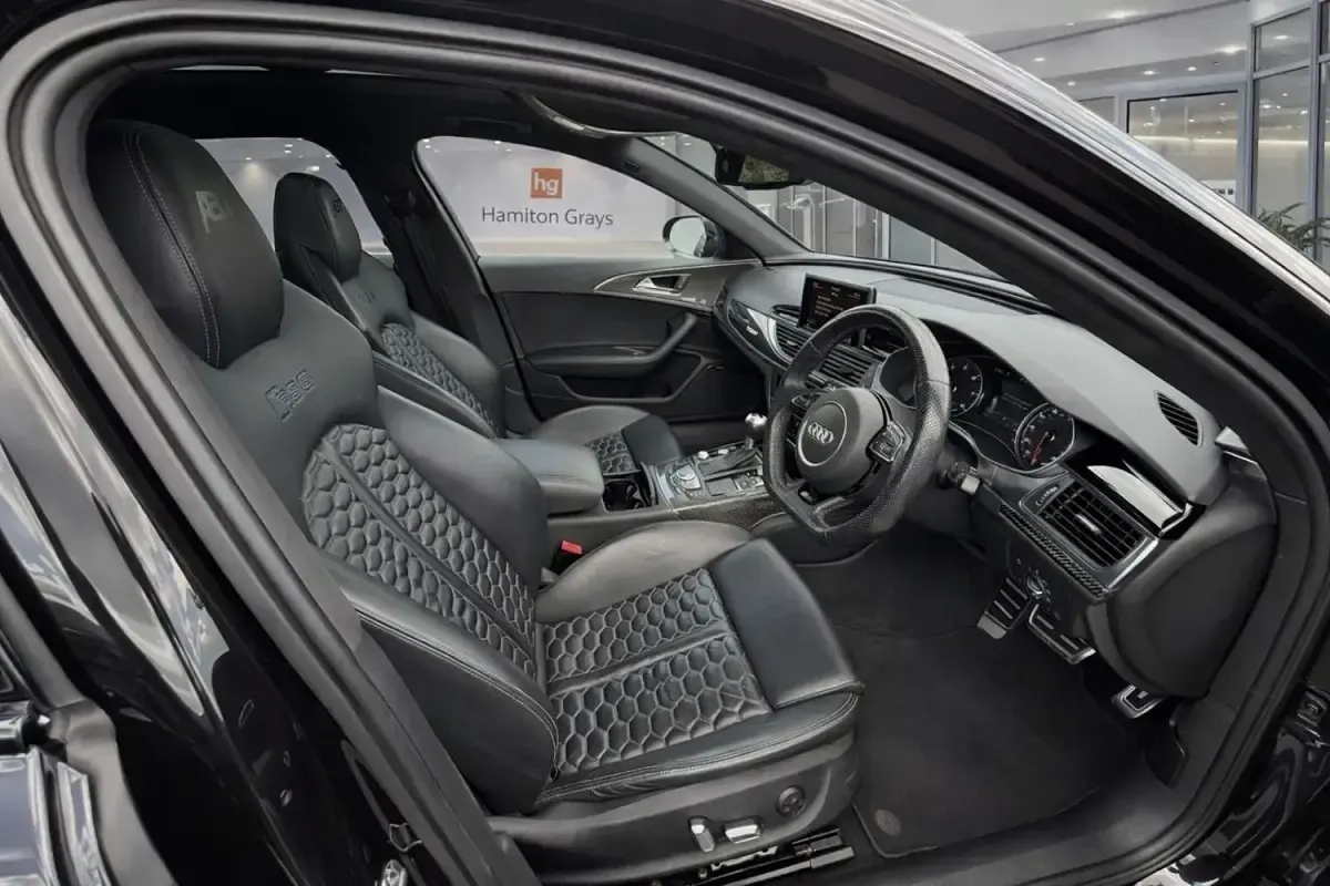 Begagnad Audi RS6 Performance 560 HK (411 kW) 2015 Svart Kombi