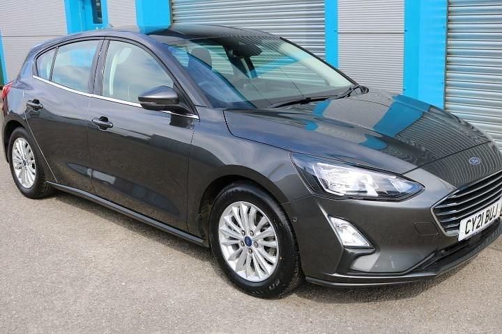 Begagnad Ford Focus Titanium 2021 Grå Halvkombi
