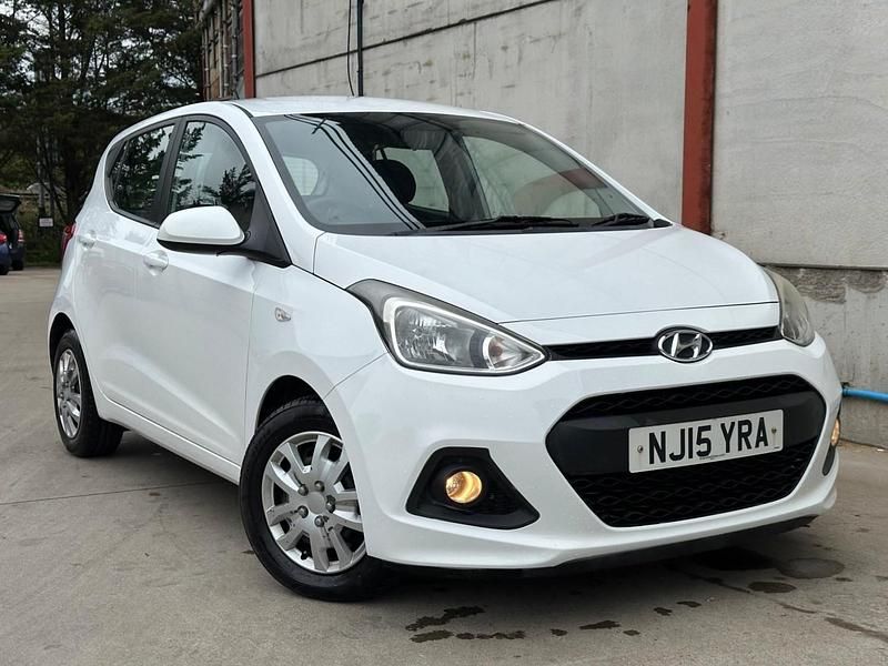 White Used 2015 Hyundai i10 SE Hatchback | £4,495 (Fair price) - Image 1/4