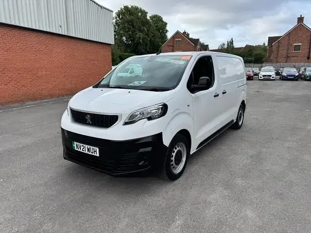 Used Peugeot e-Expert 100 kW (136 HP) 2021 White Van