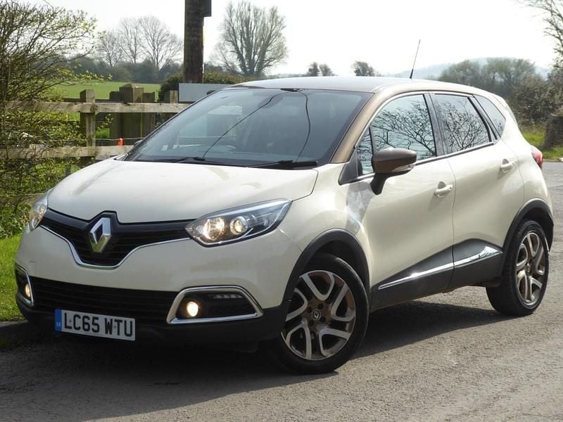 Used Renault Captur Iconic 110 HP (80 kW) 2016 Cream brown SUV