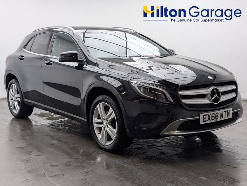 Black Used 2016 Mercedes GLA200 Premium SUV | £13,350 (Fair price) - Image 1/4