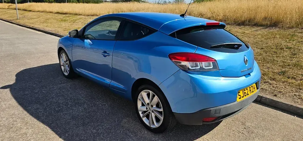 Used Renault Mégane Coupé Dynamique 2012 Metallic electric blue Coupe