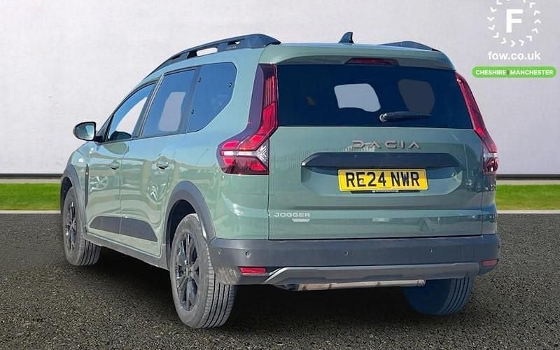 Second-hand Dacia Jogger Extreme 141 CP (103 kW) 2024 Verde Monovolum