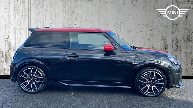 Used Mini Cooper Hatch 154 HP (113 kW) 2024 Black Hatchback