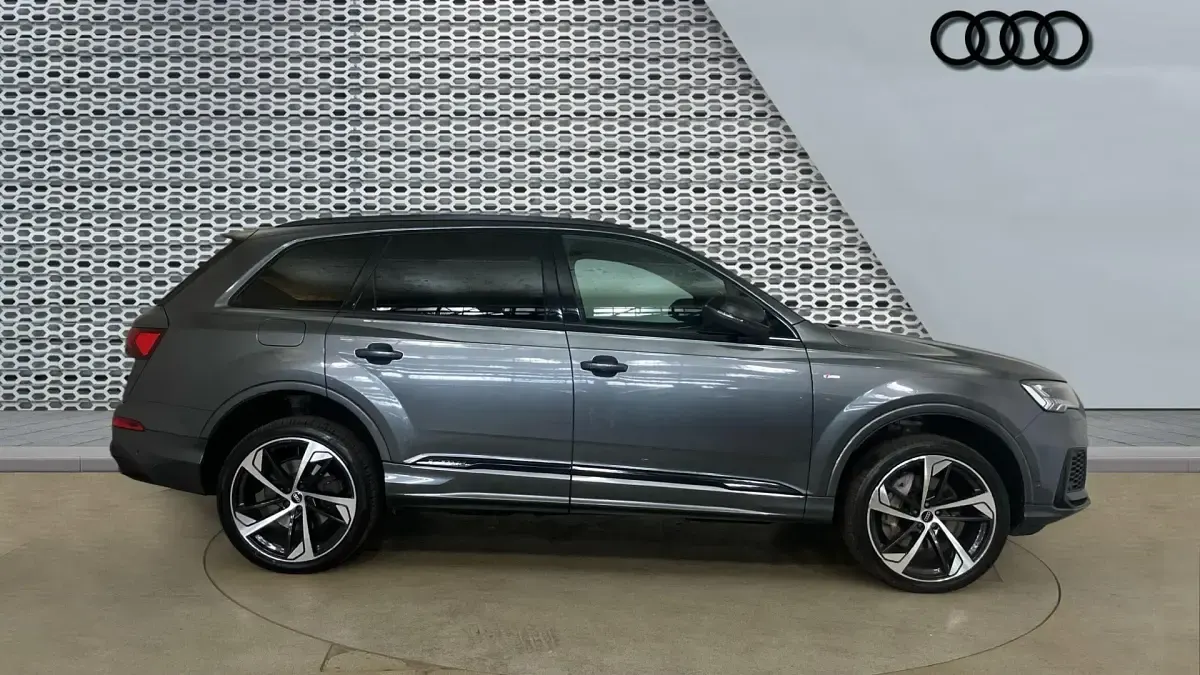 Used Audi Q7 Black Edition 340 HP (250 kW) 2022 Grey SUV