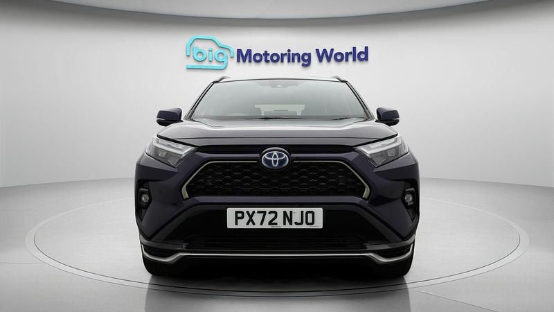 Second-hand Toyota RAV4 Hybrid Design 302 CP (222 kW) 2022 Albastru SUV