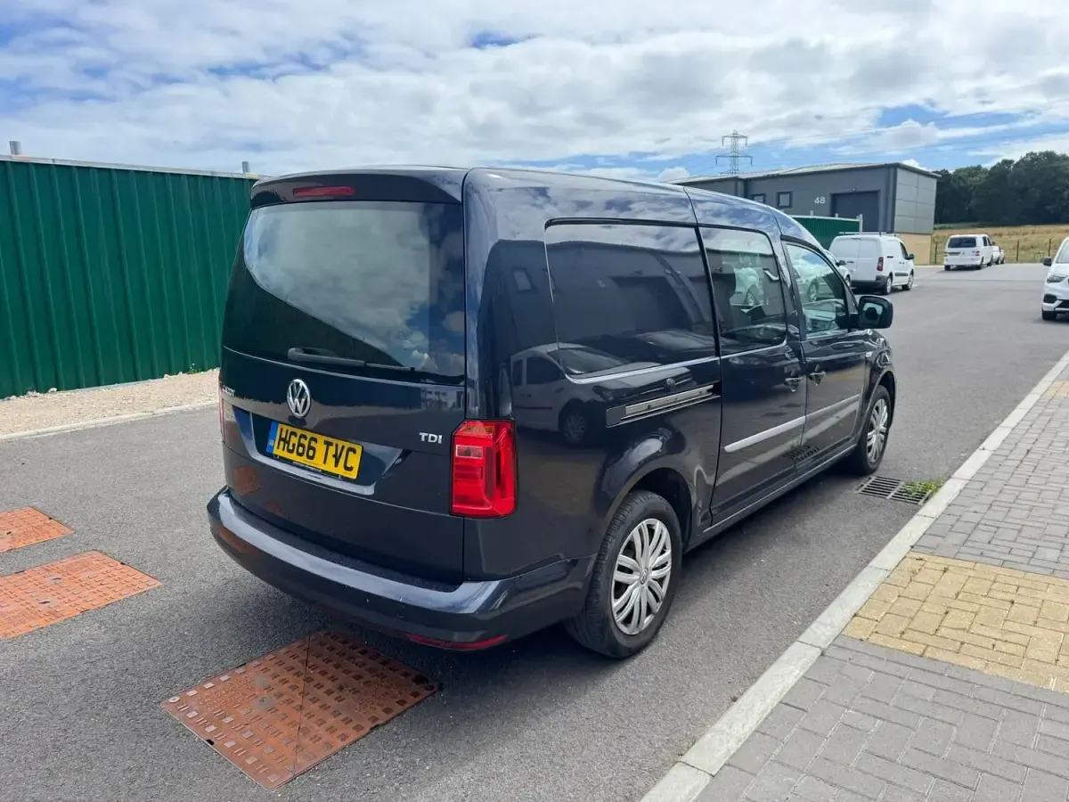 Used VW Caddy Maxi 102 HP (75 kW) 2017 Blue MPV