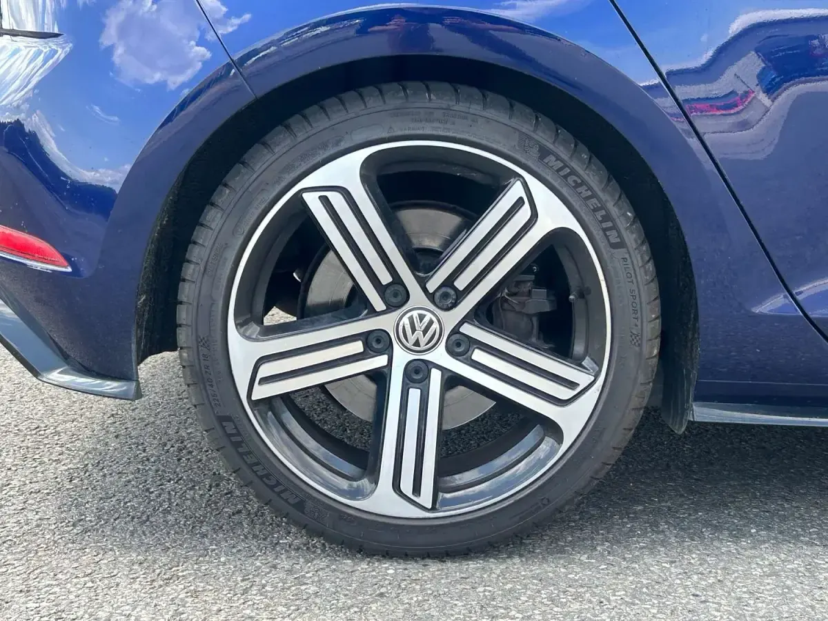 Used VW Golf VII R 2019 Blue Hatchback