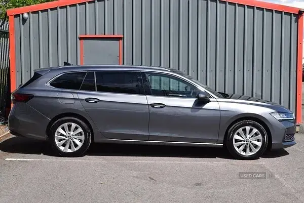 Used Skoda Superb SE Technology 150 HP (110 kW) 2025 Grey Estate