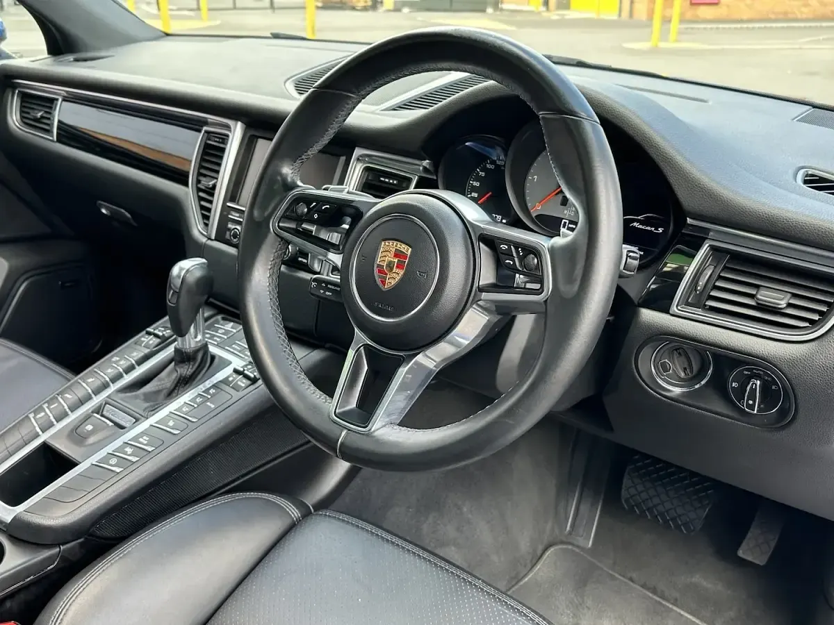 Used Porsche Macan 258 HP (189 kW) 2015 Blue SUV