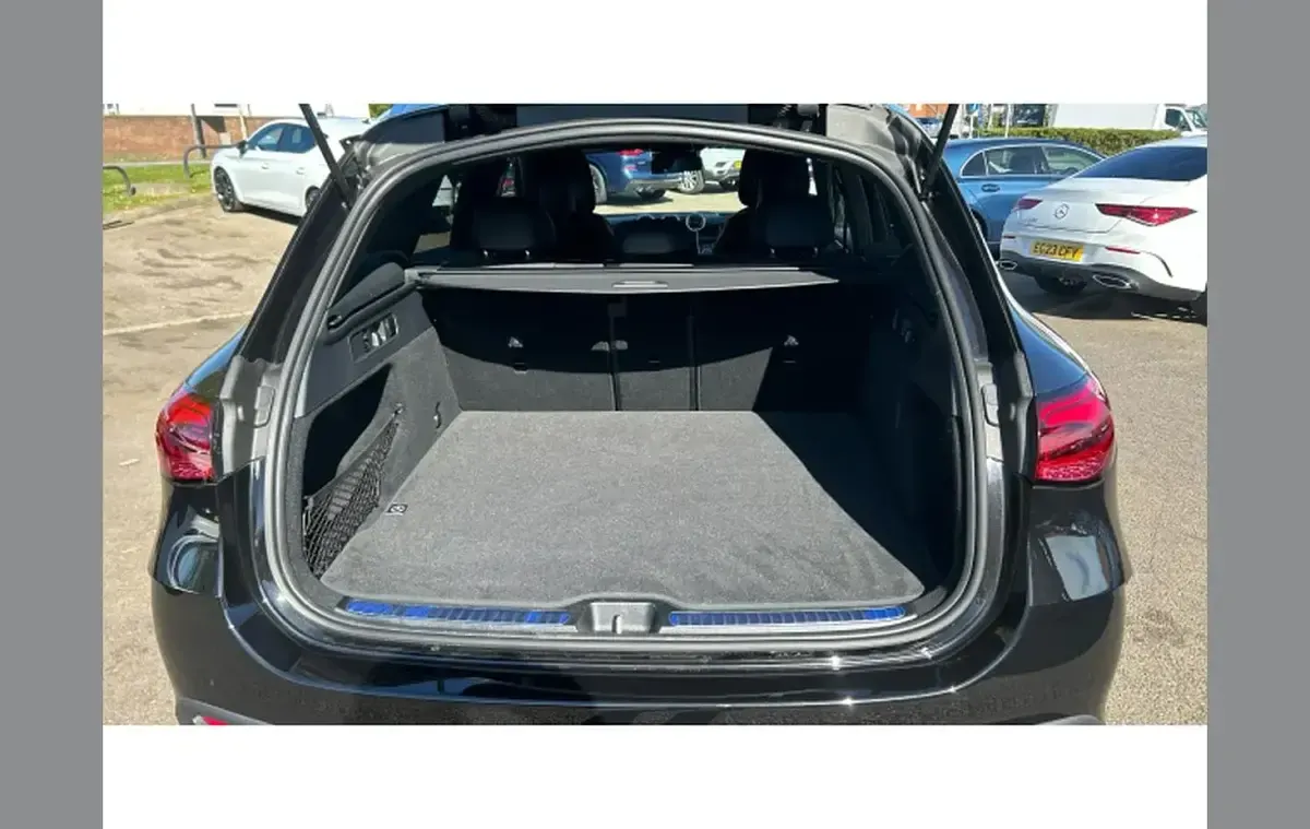 Used Mercedes GLC300 AMG Line Premium Plus 265 HP (194 kW) 2025 Black SUV