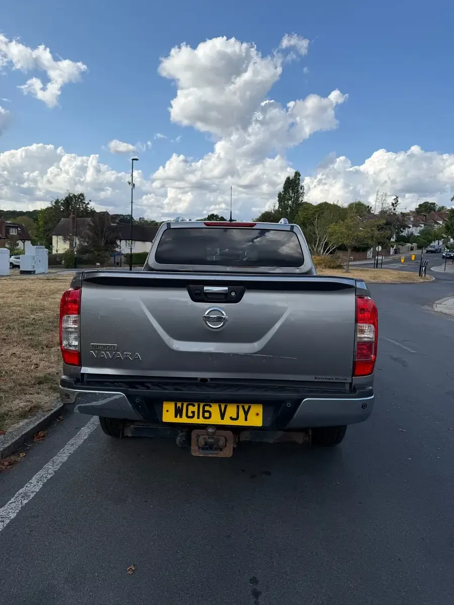 Used Nissan Navara Tekna 190 HP (139 kW) 2016 Grey Pickup