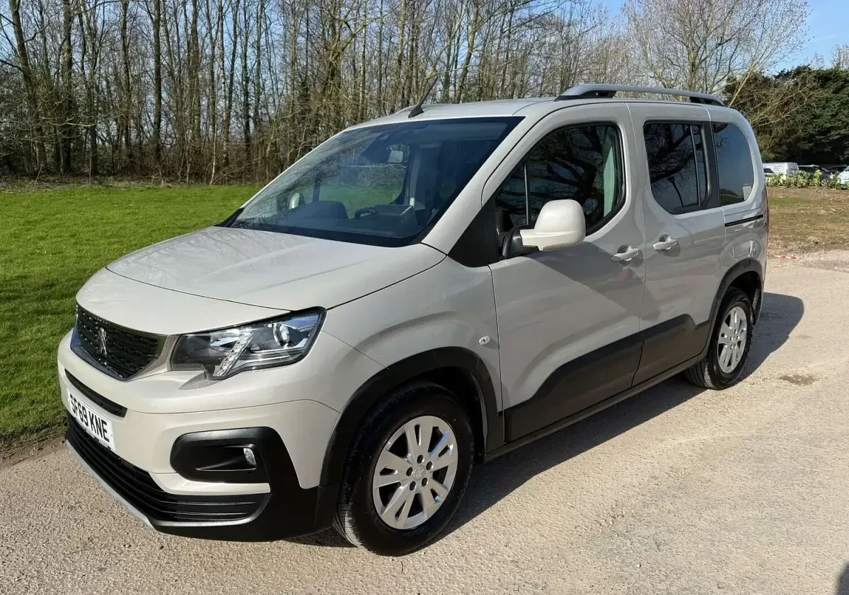 Used Peugeot Rifter Allure 100 HP (73 kW) 2020 Beige MPV