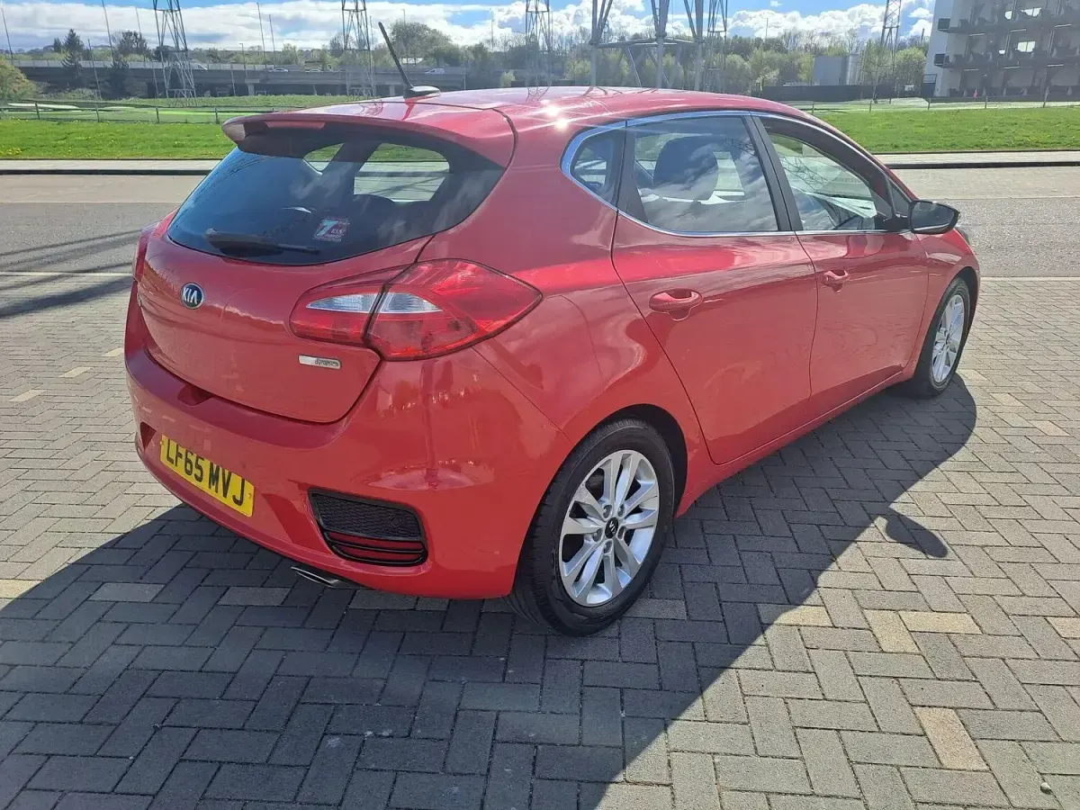 Used Kia Ceed 126 HP (92 kW) 2015 Red Hatchback
