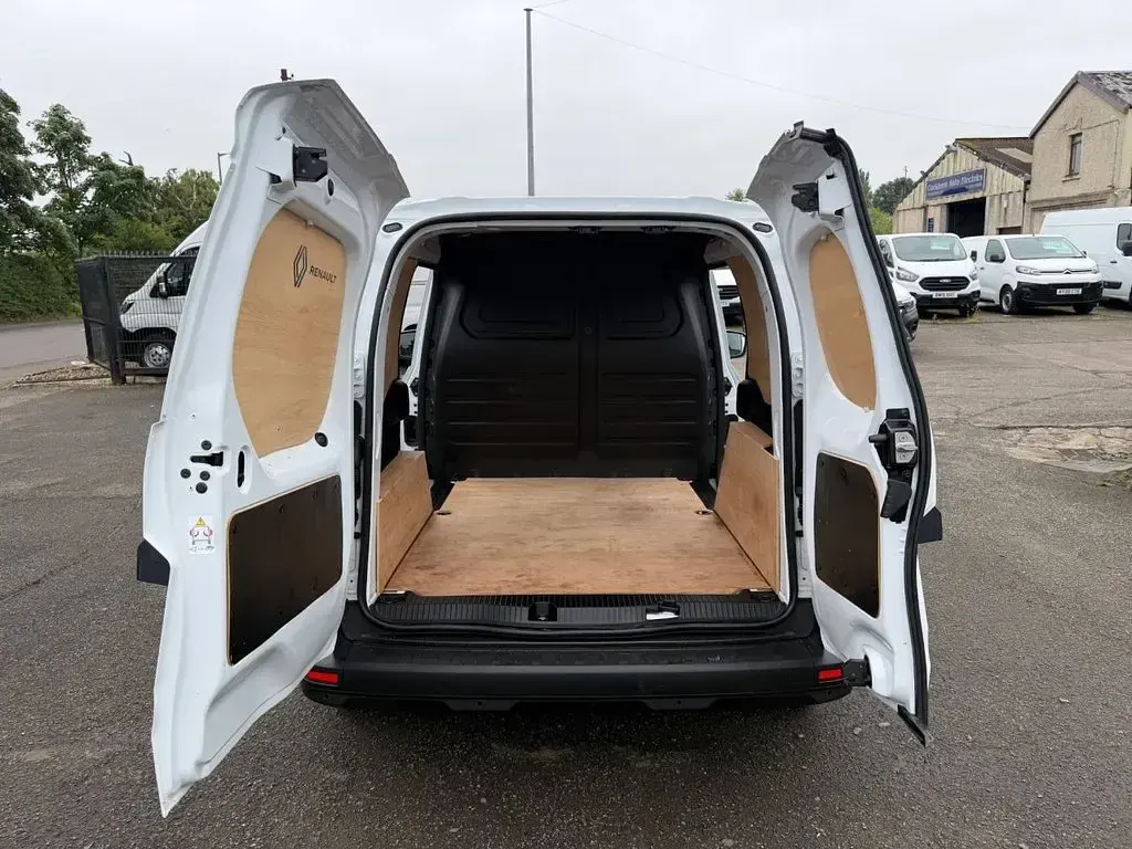 Used Renault Kangoo 95 HP (69 kW) 2024 White MPV