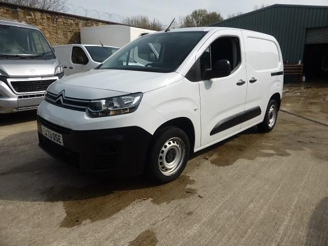 Usado Citroën Berlingo 2023 Branco Monovolume