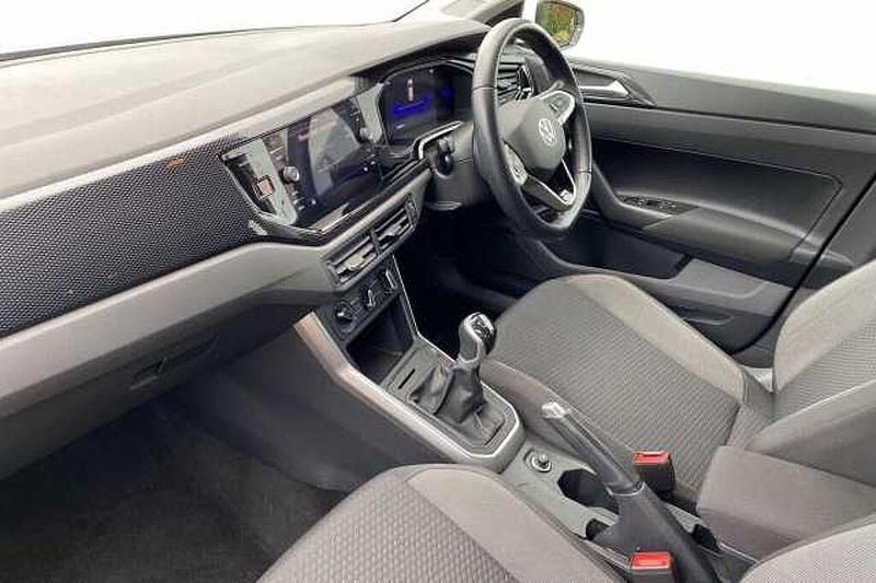 Used VW Polo Life 95 HP (69 kW) 2021 Pure white Hatchback