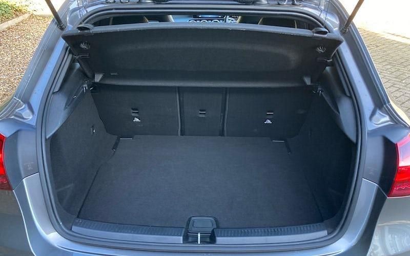 Used Mercedes A180 AMG Line Premium Plus 136 HP (100 kW) 2025 Hatchback