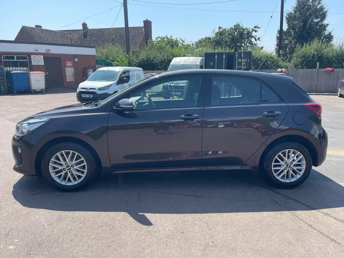 Used Kia Rio 2017 Brown Hatchback