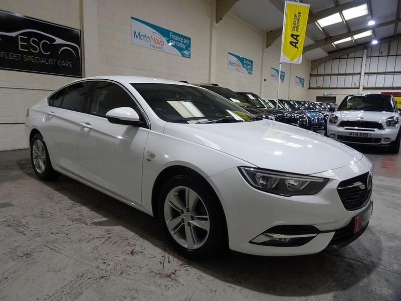 White Used 2017 Vauxhall Insignia SRi Hatchback | £11,000 (Fair price) - Image 1/4