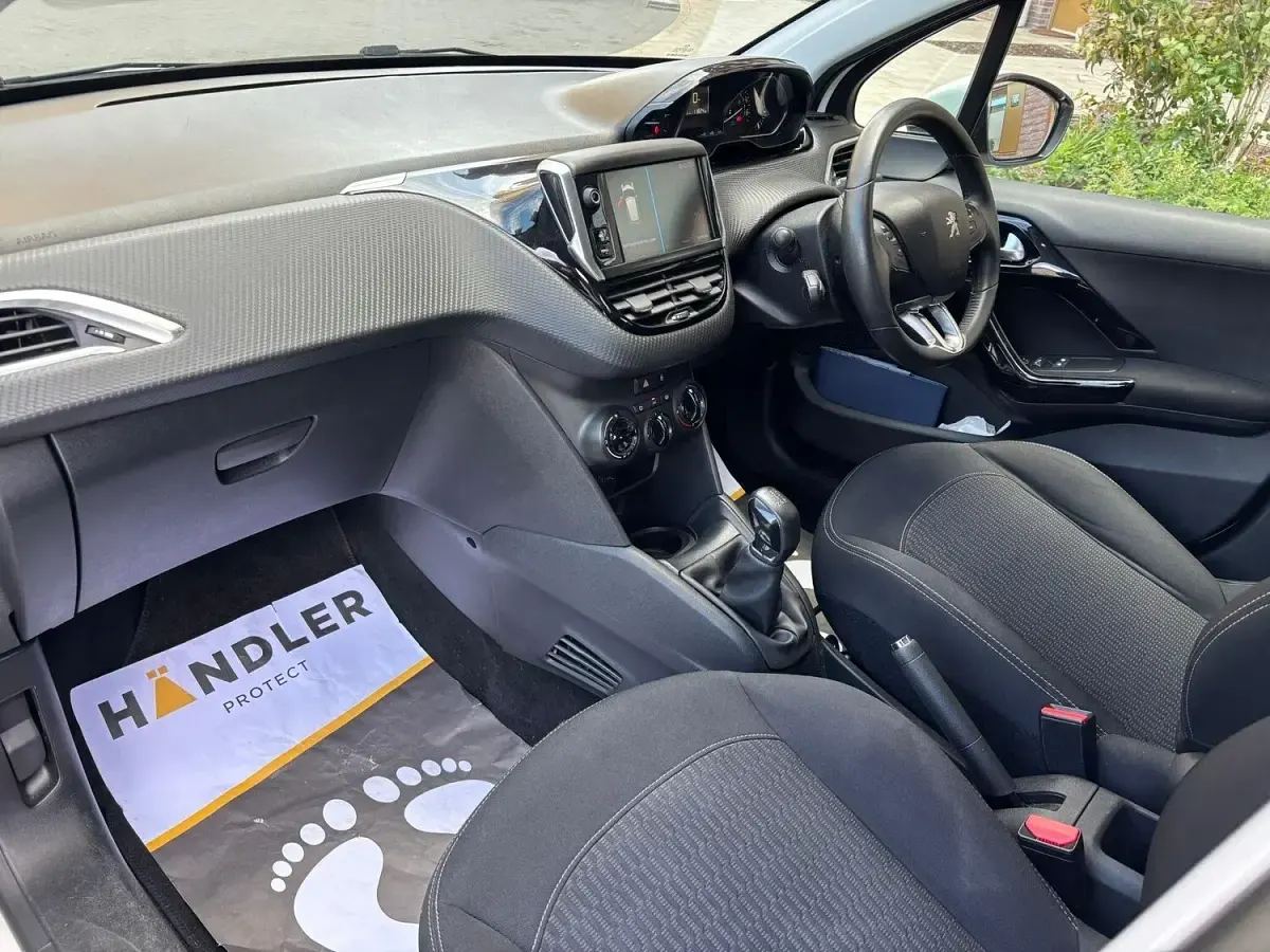 Used Peugeot 208 Active 2018 White Hatchback