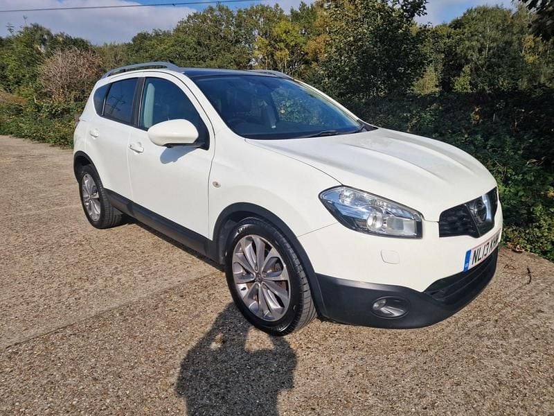 White Used 2013 Nissan Qashqai Tekna SUV | £3,995 (Fair price) - Image 1/3