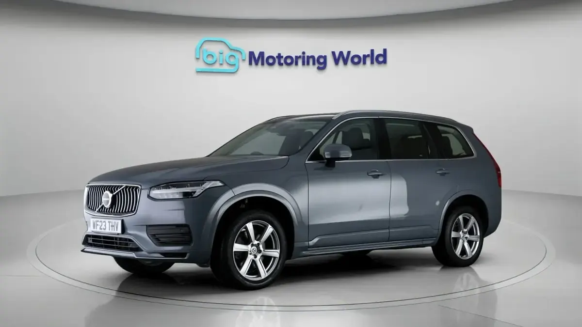Begagnad Volvo XC90 Core 2023 Grå SUV