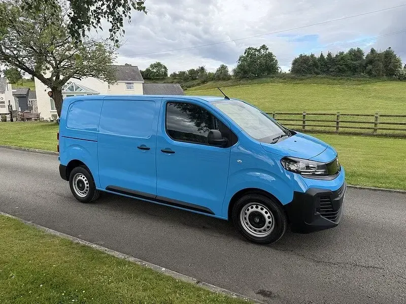Used Vauxhall Vivaro 120 HP (88 kW) 2024 Blue MPV