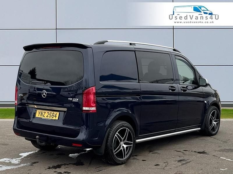Begagnad Mercedes Vito 190 HK (139 kW) 2019 Blå Van