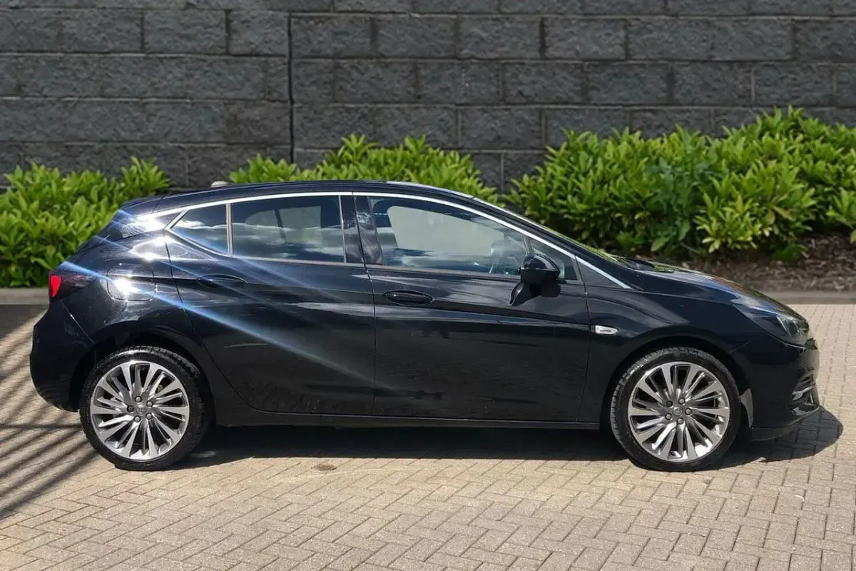 Used Vauxhall Astra Edition 143 HP (105 kW) 2021 Black Hatchback