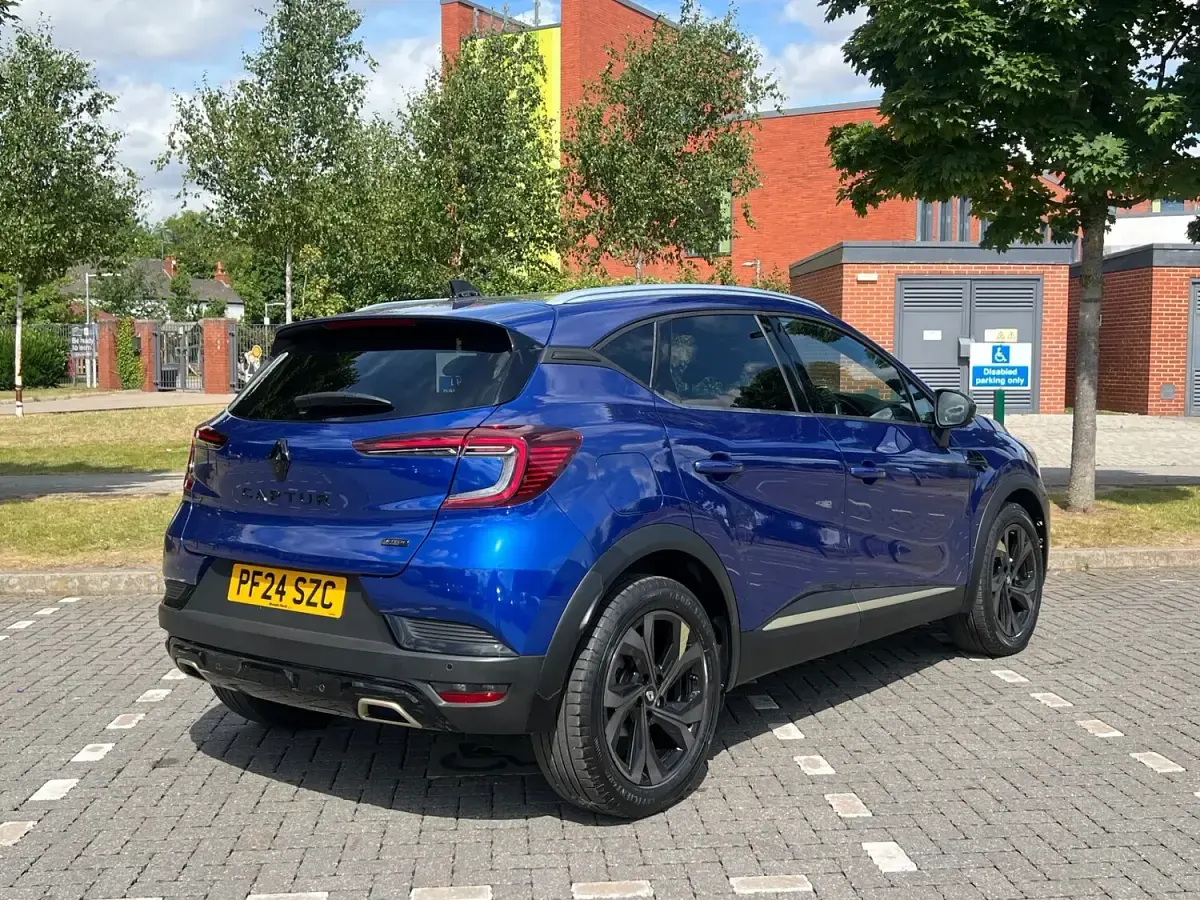 Used Renault Captur Engineered 143 HP (105 kW) 2024 Blue SUV