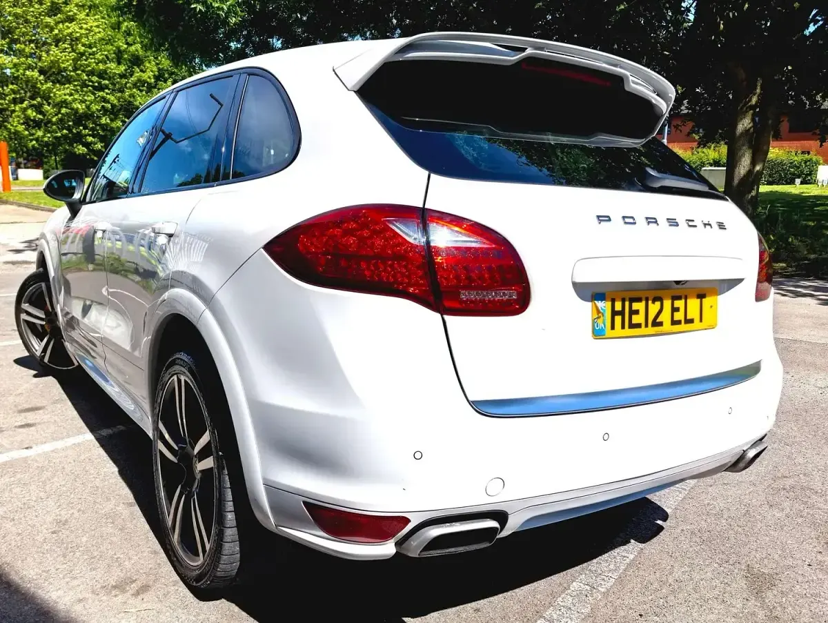 Used Porsche Cayenne 245 HP (180 kW) 2012 White SUV