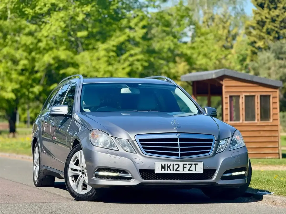 Begagnad Mercedes E220 Executive 170 HK (125 kW) 2012 Silver Kombi