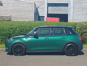 Usado Mini Cooper Exclusive 136 HP (100 kW) 2019 Verde Citadino