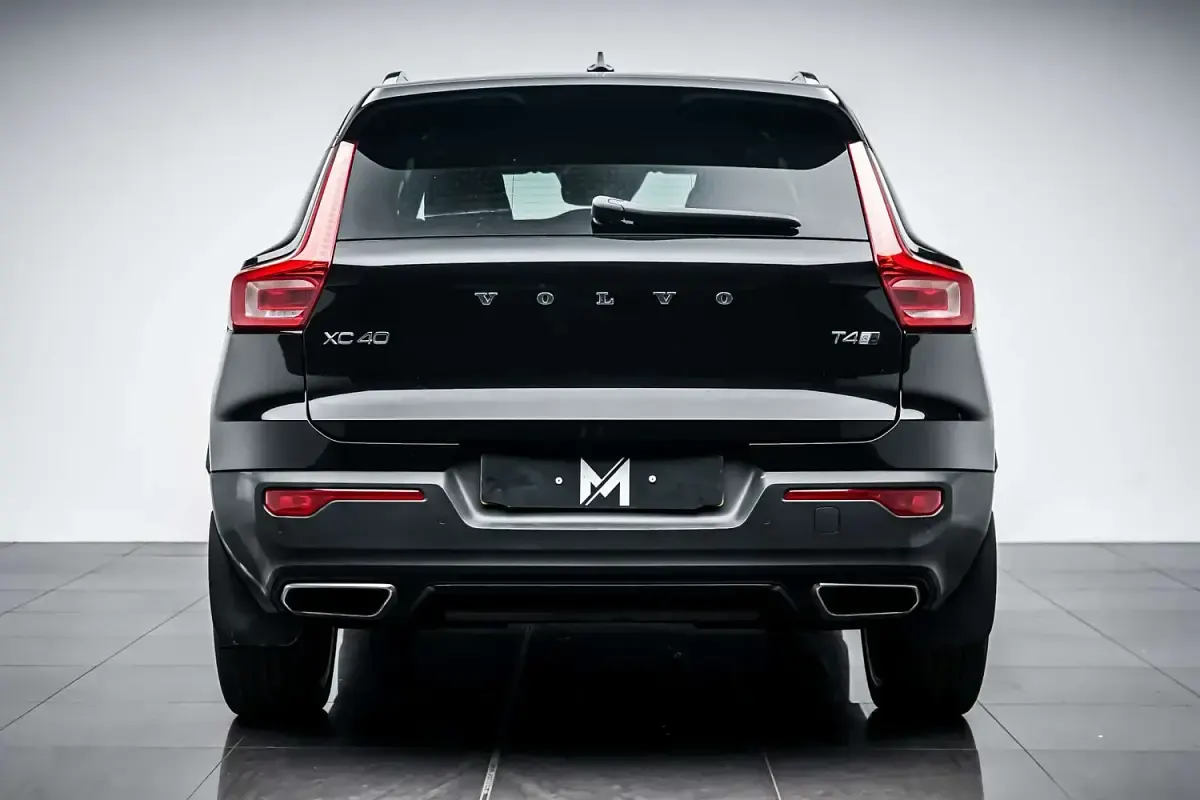 Used Volvo XC40 R-Design 190 HP (139 kW) 2020 Black SUV