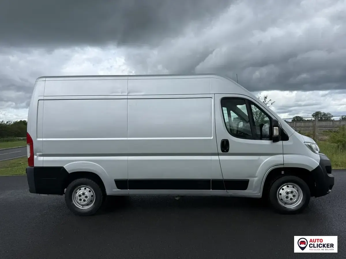 Used Citroën Relay 130 HP (95 kW) 2019 Silver Van