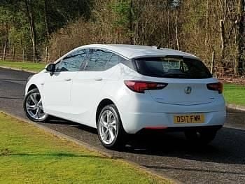Used Vauxhall Astra SRi 150 HP (110 kW) 2017 White Hatchback
