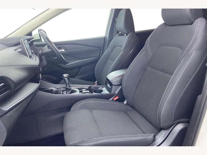 Used Nissan Qashqai Acenta Premium 140 HP (102 kW) 2021 Arctic white SUV